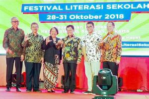 Memperingati Hari Sumpah Pemuda, Kementerian Pendidikan dan Kebudayaan membuka Festival Literasi Sekolah (FSL) 2018 di Gedung Kemendikbud, Jakarta (28/12/2018) dan akan diadakan mulai 28 hingga 31 Oktober 2018.(Dok. Direktorat PSMA) files/user/4/festival-literasi-sekolah-2018_0.jpeg