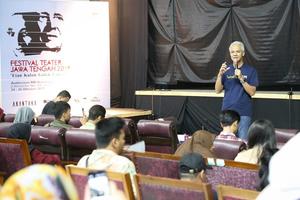 Gubernur Jateng, Ganjar Pranowo, saat menghadiri Festival Teater Jateng di Gedung RRI, Kota Semarang, Jumat (25/10/2019). (Semarangpos.com-Humas Pemprov Jateng) files/user/762/festival-teater-2019-semarang.jpg