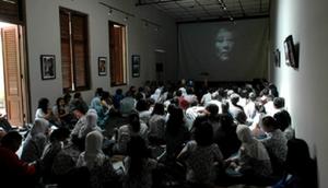 Siswa siswi SMAN 9 Bandung nonton bareng film Pengkhianatan G30S PKI, di Gedung Indonesia Menggugat. (Foto: TEMPO/Prima Mulia) files/user/4/nonton-bareng.jpg